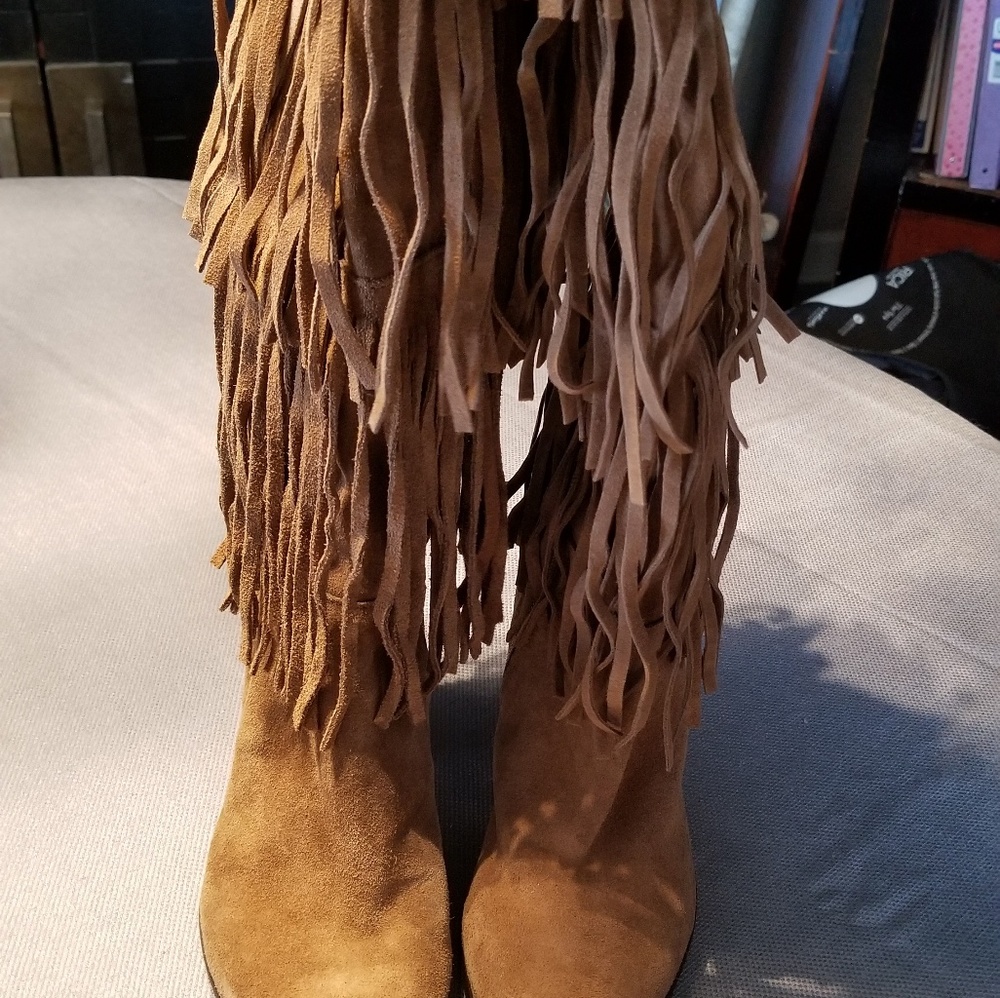 Boots - Picture 4 of 5